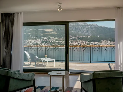 Prodaja, kuća, 282m², Njivice, Herceg Novi - image 14