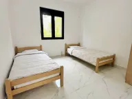 Izdavanje, trosoban stan, 85m2, Polje, Bar