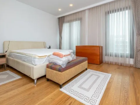 Izdavanje, trosoban stan, 142m², Zagorič, Podgorica - image 12