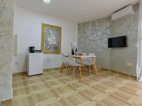 Izdavanje, jednosoban stan, 42m², Bečići, Budva - image 12