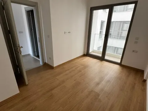 Prodaja, dvosoban stan, 72m², Centar, Bar - image 5