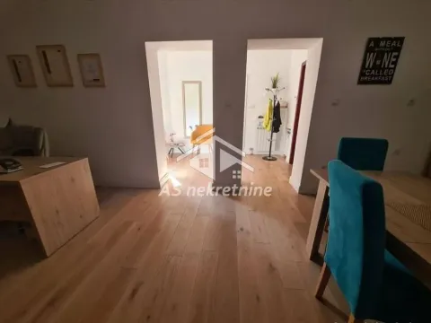 Izdavanje, poslovni prostor, 72m², Kalenić Pijaca, Vračar Sve Podlokacije - image 4