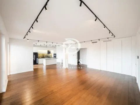 Rent, four bedroom apartment, 150m², Stari Grad, Beograd - image 3
