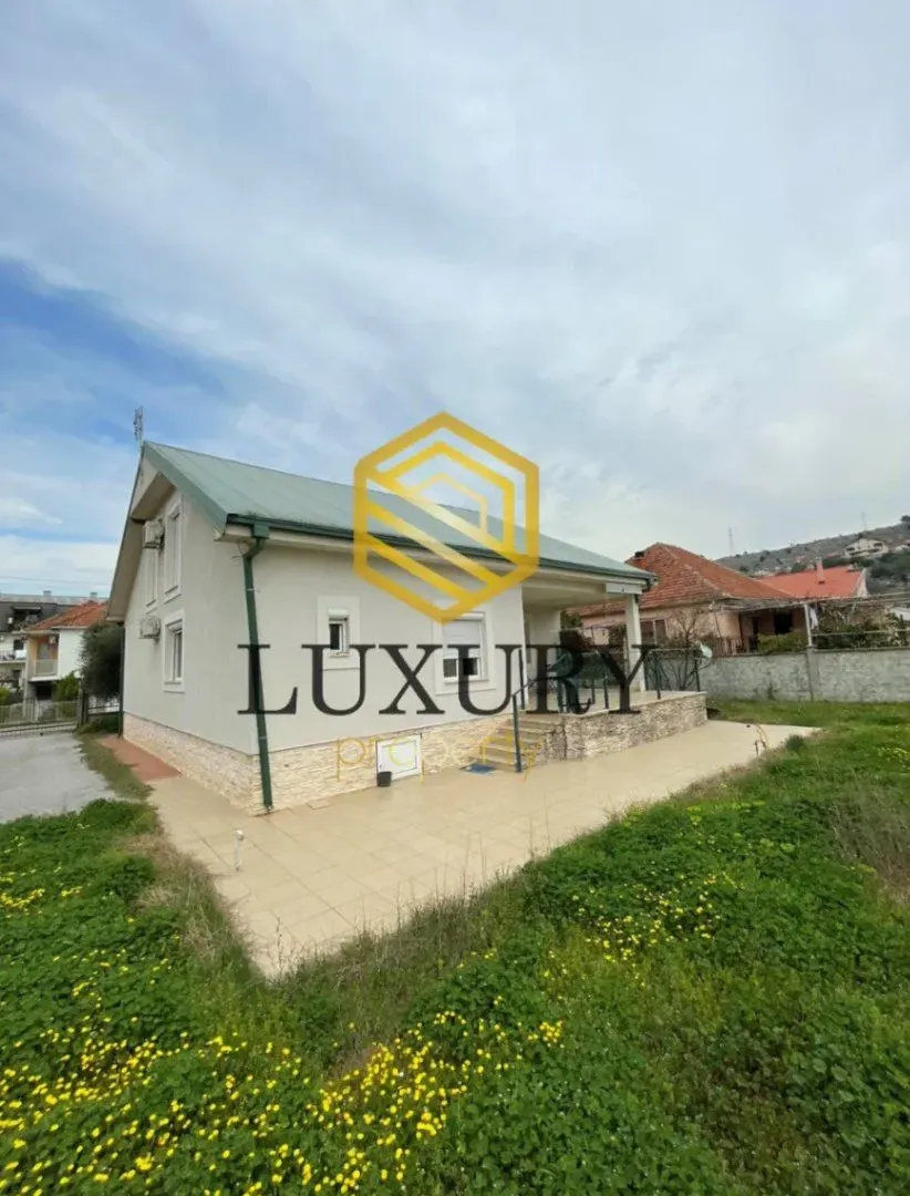 Prodaja, kuća, 230m², Blok 5, Podgorica