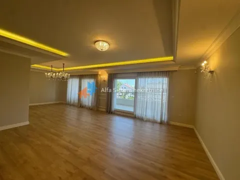 Izdavanje, stan, 215m², Senjak, Beograd - image 2