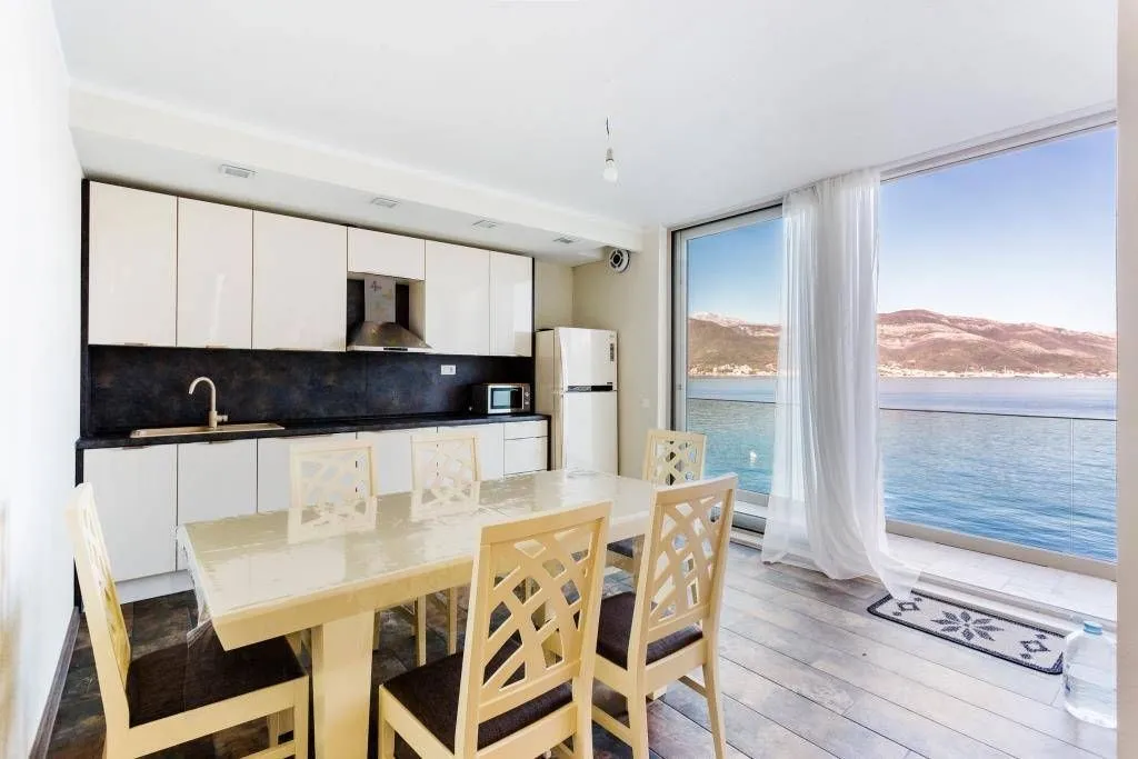 Prodaja, kuća, 240m², Krašići, Tivat