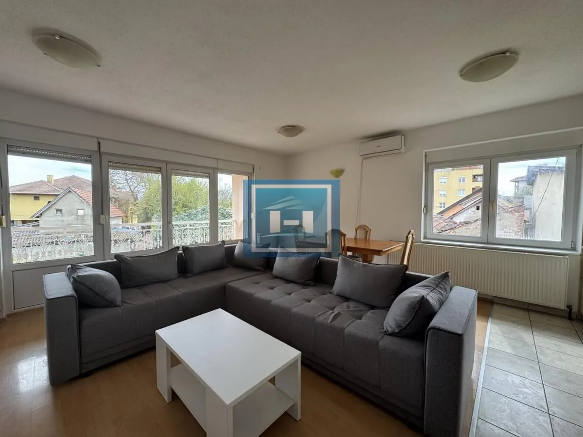 Izdavanje, dvosoban stan, 70m², Centar, Ćuprija