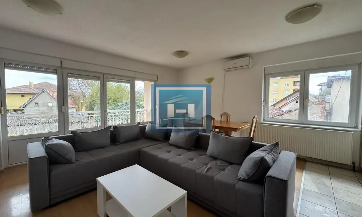 Izdavanje, dvosoban stan, 70m², Centar, Ćuprija