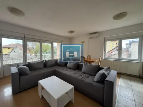 Izdavanje, dvosoban stan, 70m², Centar, Ćuprija - image 1