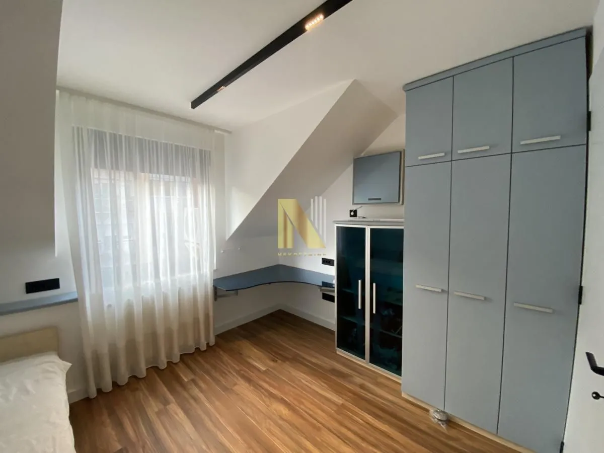 Prodaja, četvorosoban stan, 119m², Centar, Novi Sad