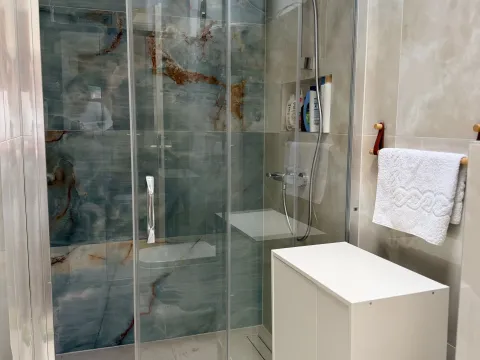 Rent, three bedroom apartment, 100m², Tivat, Crna Gora - image 12