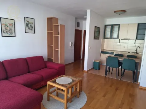 Izdavanje, dvosoban stan, 58m², Stari grad, Novi Sad - image 1
