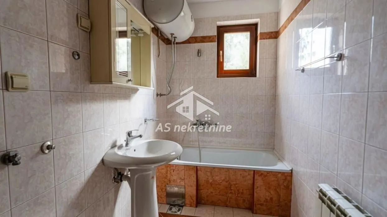 Izdavanje, stan, 210m², Savski Venac, Beograd