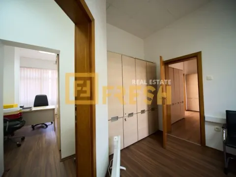 Izdavanje, poslovni prostor, 135m², Gintaš, Podgorica - image 25