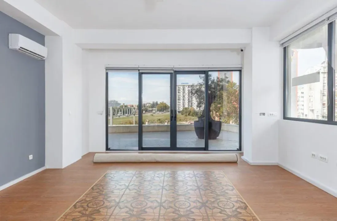 Sale, two bedroom apartment, 83m², Centar, Bar