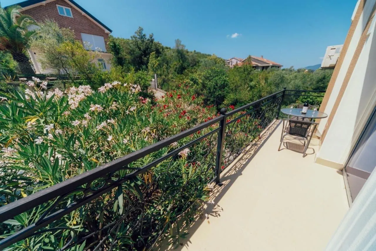 Sale, house, 220m², Đuraševići, Tivat