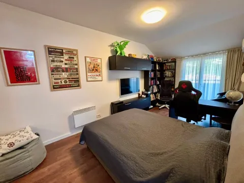 Izdavanje, trosoban stan, 150m², Tivat, Crna Gora - image 12