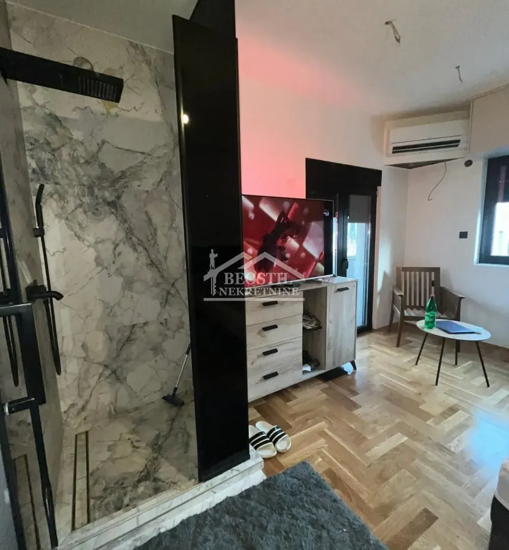 Prodaja, četvorosoban stan, 130m², Centar, Smederevo