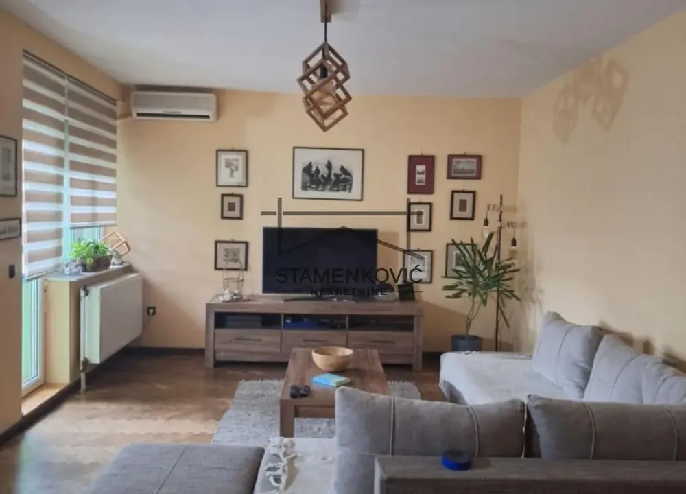 Prodaja, trosoban stan, 111m², Grbavica, Novi Sad Sve Podlokacije