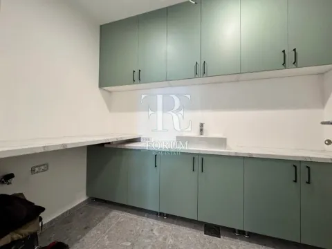 Izdavanje, kuća, 170m², Murtovina, Podgorica - image 9