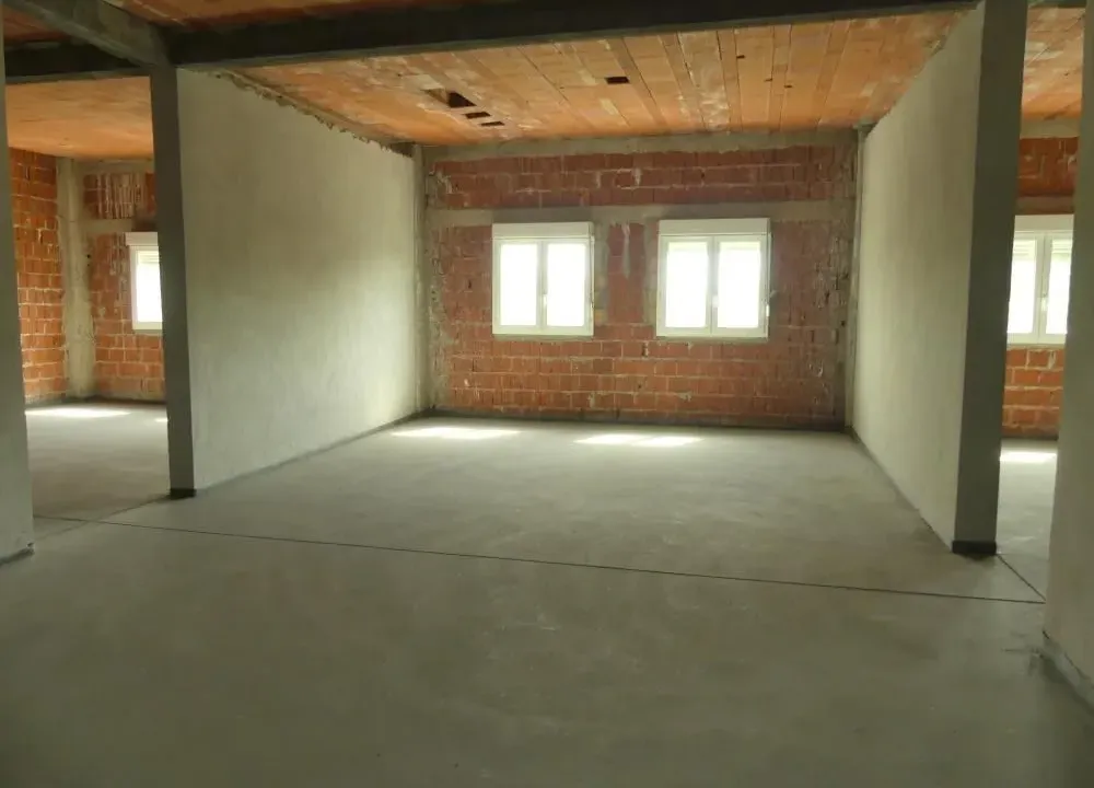 Prodaja, poslovni prostor, 800m², Medjureč, Jagodina