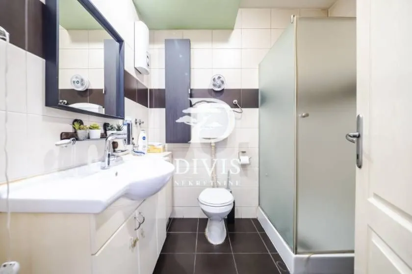 Prodaja, trosoban stan, 68m², Sarajevska, Beograd