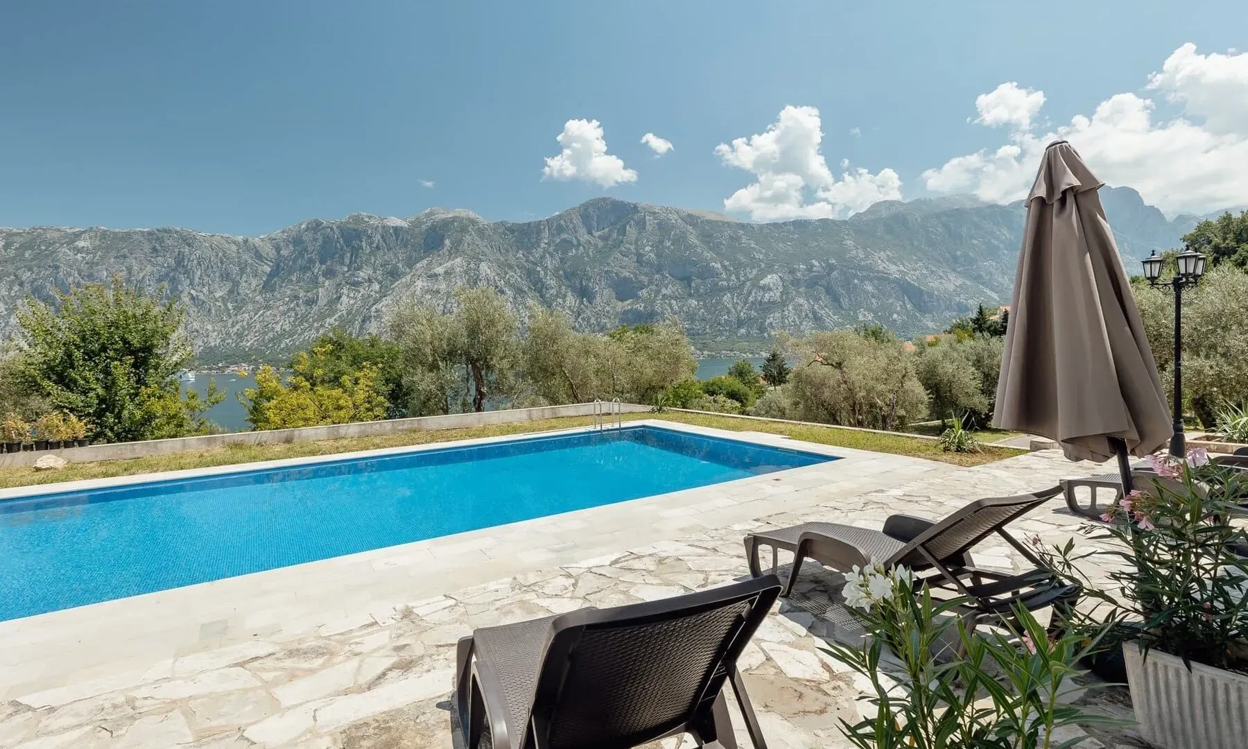 Sale, house, 800m², Prčanj, Kotor