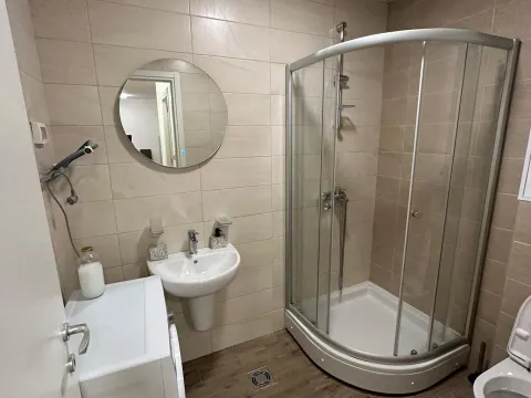Izdavanje, dvosoban stan, 64m², City Kej, Podgorica - image 9