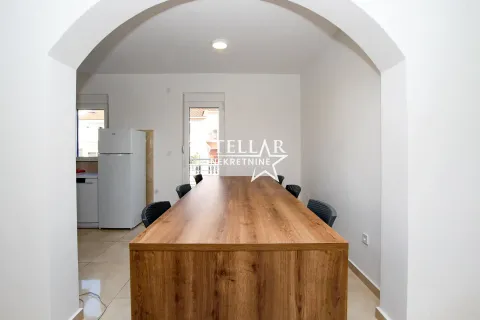 Rent, house, 340m², Stari Aerodrom, Podgorica - image 2