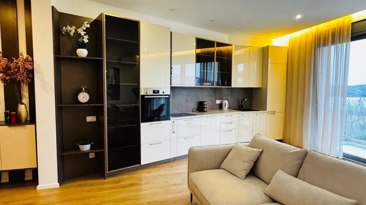 Prodaja, dvosoban stan, 76m², Tivat, Crna Gora