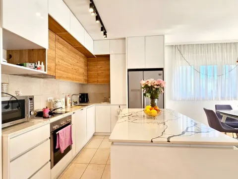 Prodaja, trosoban stan, 95m², Stari Aerodrom, Podgorica - image 3