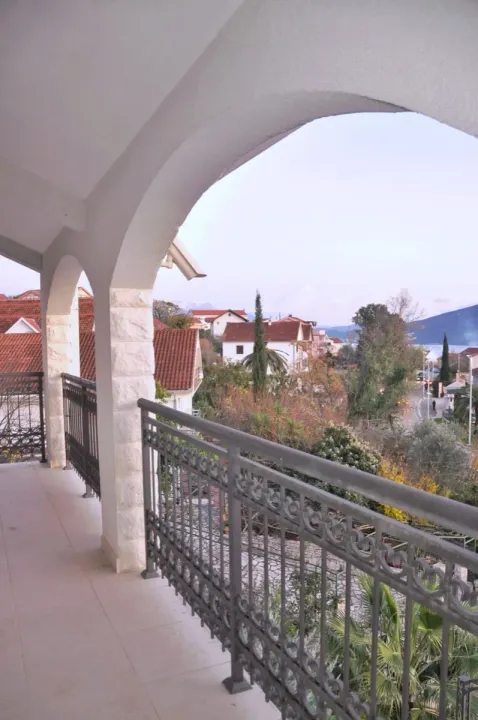 Prodaja, kuća, 270m², Đenovići, Herceg Novi