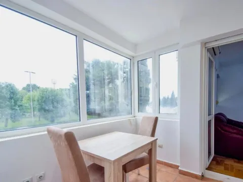 Izdavanje, dvosoban stan, 60m², Centar, Podgorica - image 4