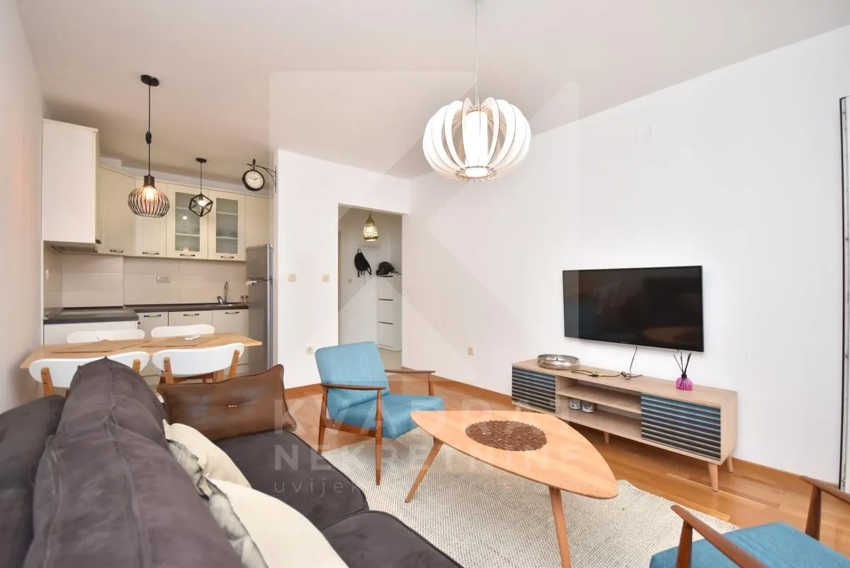 Izdavanje, jednosoban stan, 42m², Stari Aerodrom, Podgorica