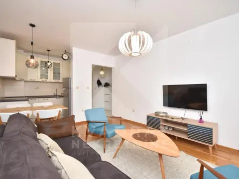 Izdavanje, jednosoban stan, 42m², Stari Aerodrom, Podgorica - image 1