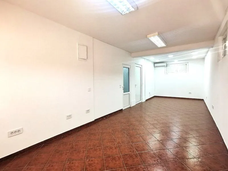 Rent, office space, 200m², Tološka šuma, Podgorica