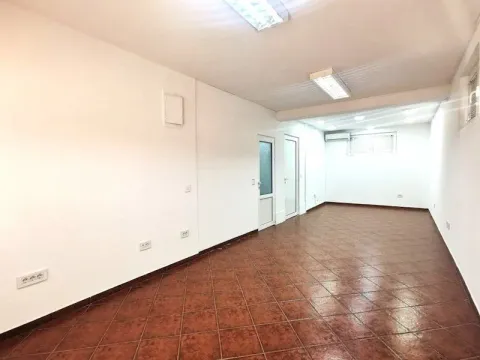 Izdavanje, poslovni prostor, 200m², Tološka šuma, Podgorica - image 3