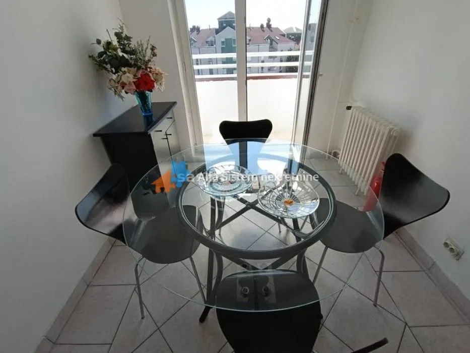 Izdavanje, trosoban stan, 100m², Bežanijska Kosa 3, Bežanijska Kosa Sve Podlokacije