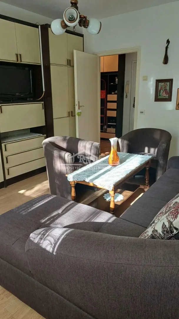Rent, one bedroom apartment, 40m², Banovo Brdo, Beograd