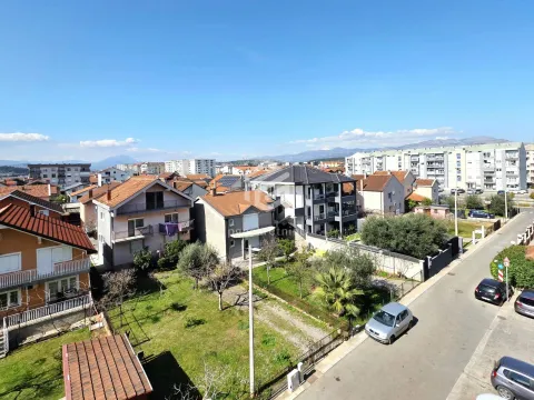 Izdavanje, jednosoban stan, 46m², Stari Aerodrom, Podgorica - image 12