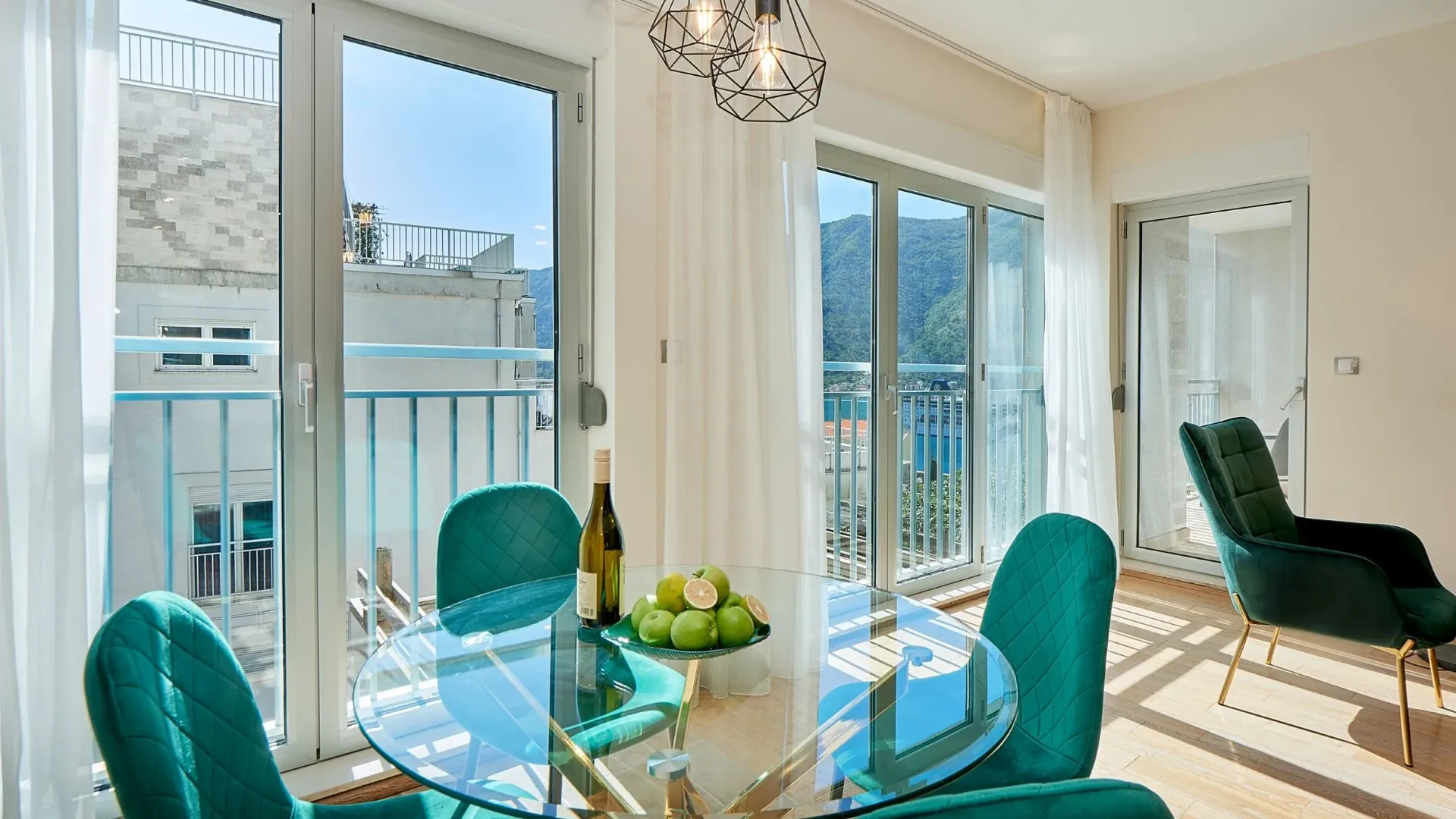 Sale, two bedroom apartment, 75m², Dobrota, Kotor