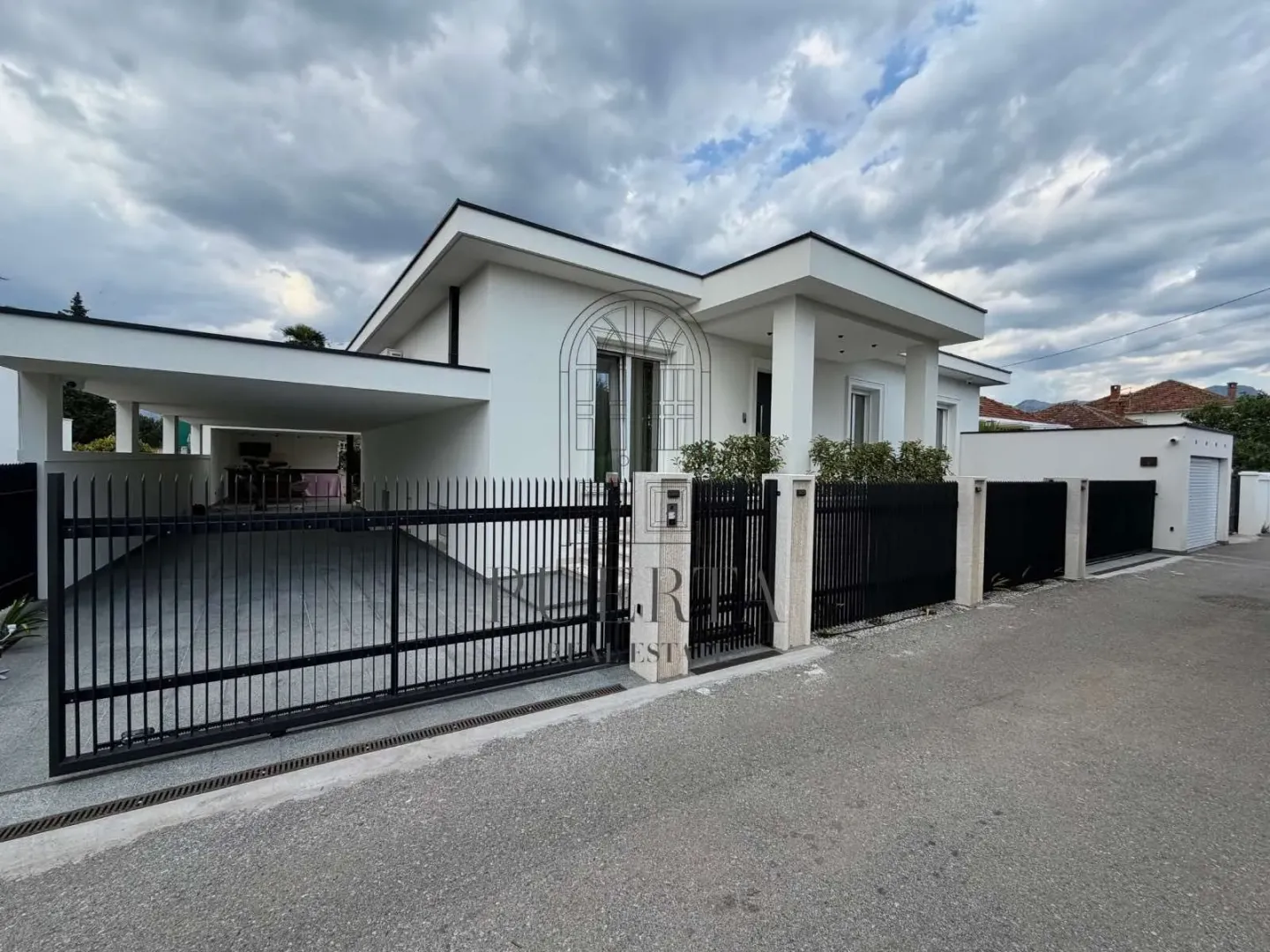 Rent, house, 130m², Ibričevina, Podgorica
