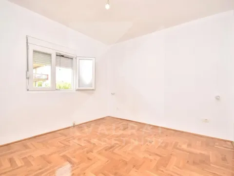 Izdavanje, kuća, 200m², Botun, Podgorica - image 6