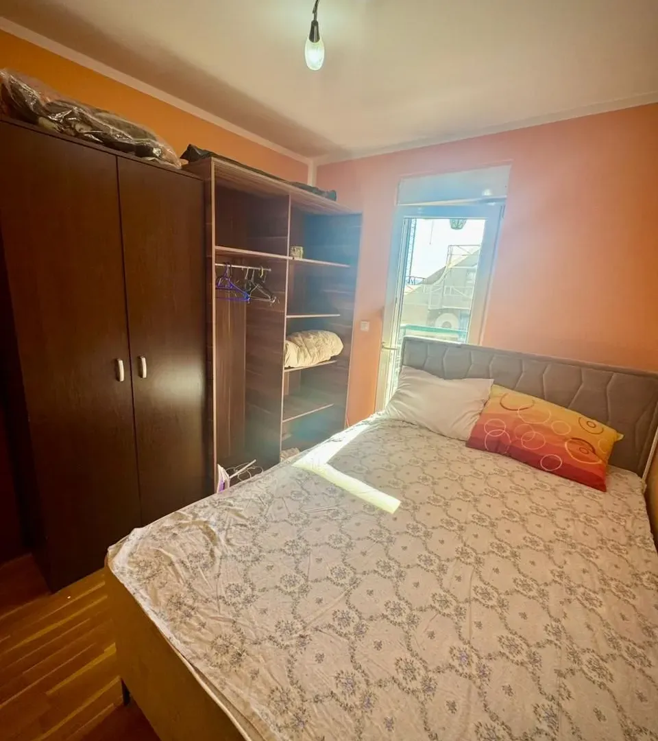 Izdavanje, jednosoban stan, 43m², Krivi Most, Podgorica
