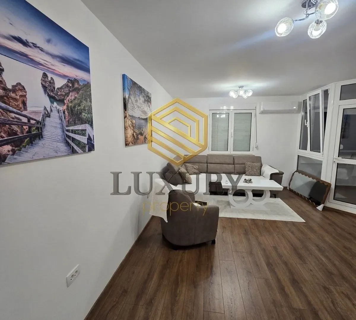Izdavanje, trosoban stan, 103m², Tološka šuma, Podgorica