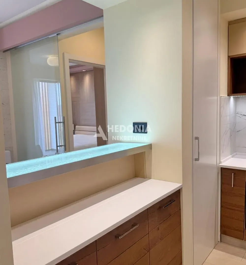 Izdavanje, dvosoban stan, 51m², Novi Beograd Blok 65, Novi Beograd Sve Podlokacije