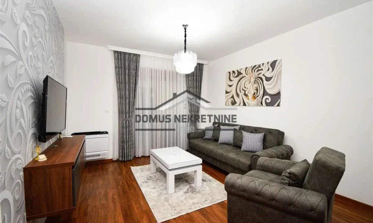 Izdavanje, dvosoban stan, 70m², Master Kvart, Podgorica
