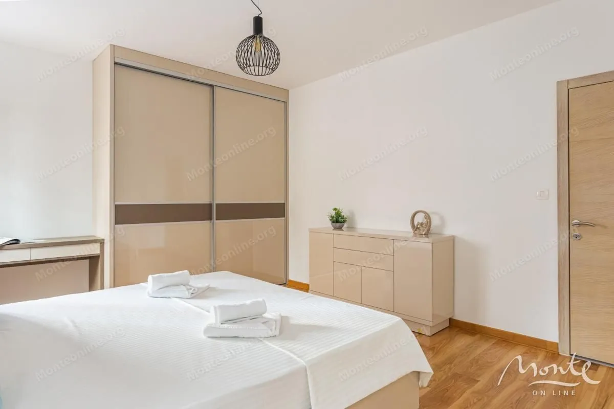 Prodaja, jednosoban stan, 87m², Pržno, Budva