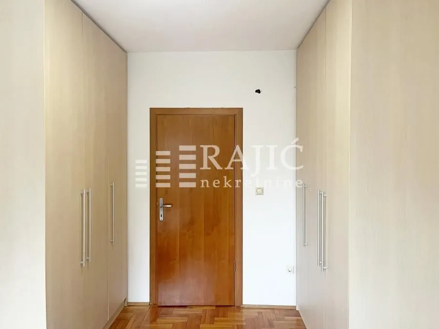 Rent, four bedroom apartment, 110m², Uciteljsko Naselje, Zvezdara Sve Podlokacije