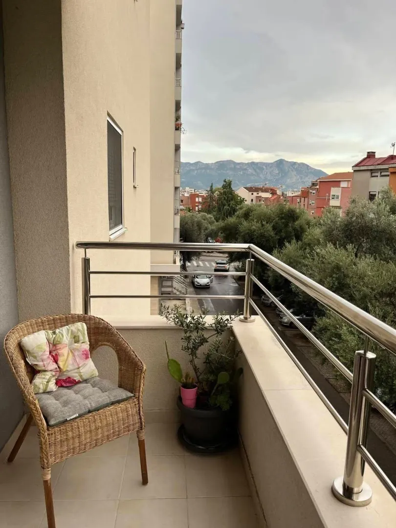 Izdavanje, dvosoban stan, 54m², Golubovina, Budva